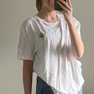 Tshirt med tryck - En svampbob tshirt som inte kommer till användning längre. Inga fel förutom att den är väldigt skrynklig🥰