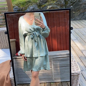 Siden klänning - Har använt 1 gång på en bal! Frakt tillkommer 💕