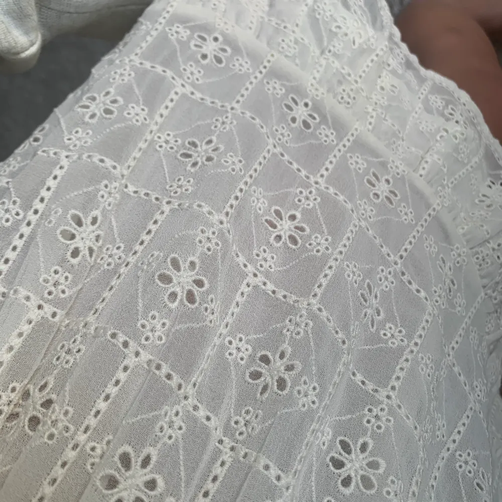 Supersöt vit kjol från mango i nyskick! ❤️. Kjolar.