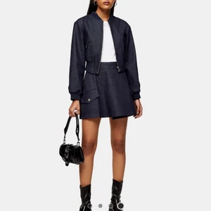 Jeans kjol  - Jätte fin jeans kjol i storlek 38 aldrig använt pga lite för stor för mig. Men super fin och snygg🥰