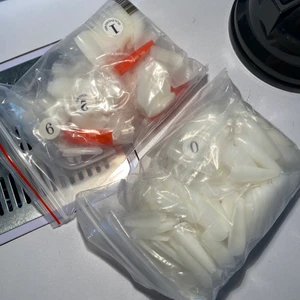 Nagel tippar - Tippar som inte kommer till användning, både hel tippar och vanliga, 120 kr för båda påsarna annars 80 kr per påse! Knappt använda något alls💅🏼