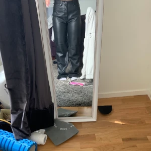 Skinnbyxor - Skinnbyxor i stl 40 från hm