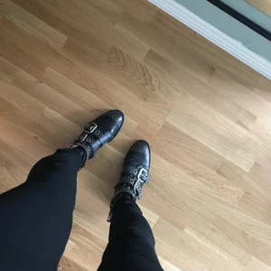 Snygga boots från Zara i storlek 39 - Superfina boota från zara i storlek 39. Använda 2 ggr så fint skick. Porto tillkommer vid köp. 