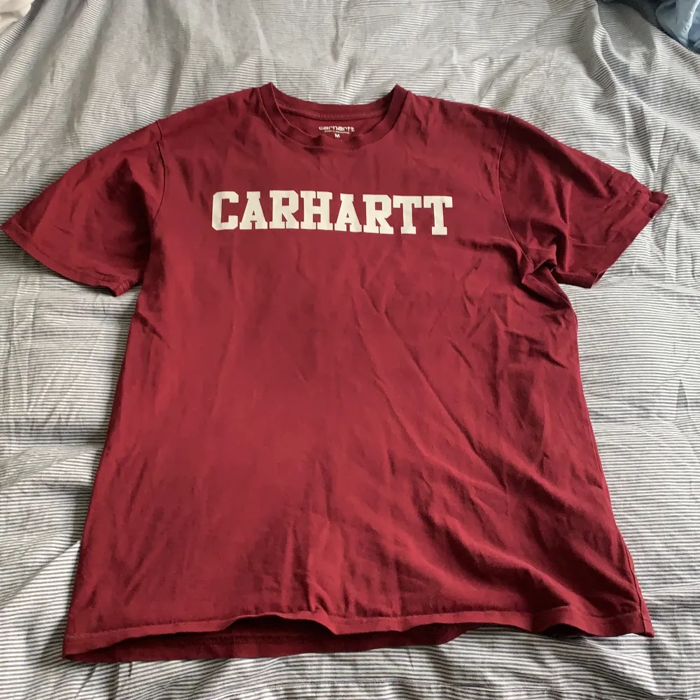 Carhartt WIP T-Short storlek M sitter tts använd fåtal gånger. Ser ut som ny . T-shirts.