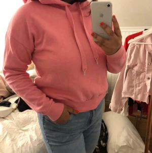 Rosa hoodie - Strl XS men passar fortfarande mig som har M