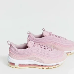 Nike skor - Skor från Nike i modellen Nike Air Max 97. Nypris 1800kr. Helt okej skick, använda. Frakt ingår.