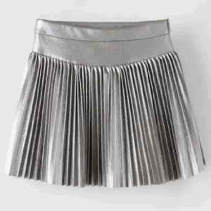 Kjol från zara  - Jätte fin kjol från zara kommer inte till andvönding längre 💕 