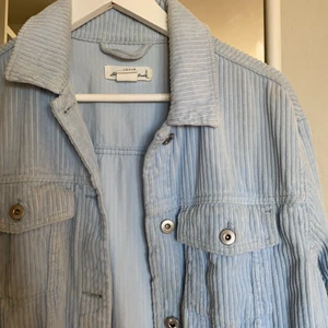 Manchester jacka - Blå Manchester jacka, storlek 38. Spårbar frakt (66kr)