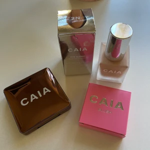 Caia smink - ❄️Caia bronzer- La digue (använd och testad en gång). ❄️Caia rouge- Watermelon sugar (aldrig använd). ❄️Caia Foundation SÅLD  (KÖP BLUSH OCH BRONZER FÖR 390kr tillsammans exk frakt. (Värda 550kr)