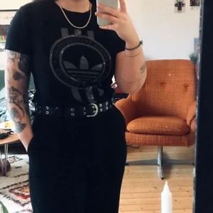 Adidas t-shirt stl S - Är använd väldigt lite och är därmed i väldigt bra skick