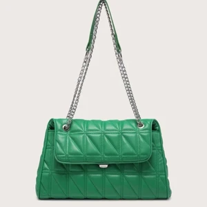 Grön väska  - Grön mellan stor väska 