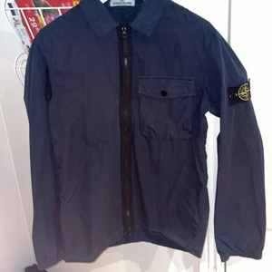 Stone island jacka ny pris 3700kr - Stone island jack använd ett par gånger bara, 