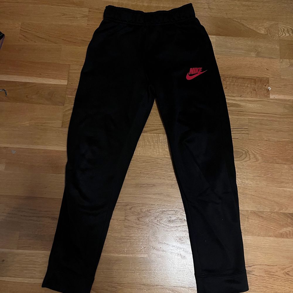 Nike tracksuit byxor | Plick Second Hand