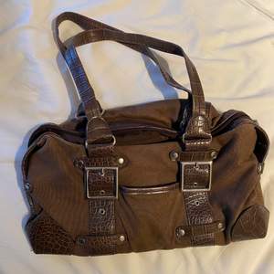 Jätte fin brun väska! Köparen står för frakten!💗