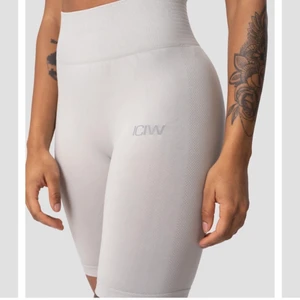 Iciw shorts - Ljusgråa. Xs. Ej använda . Nypris 500 säljer för 250