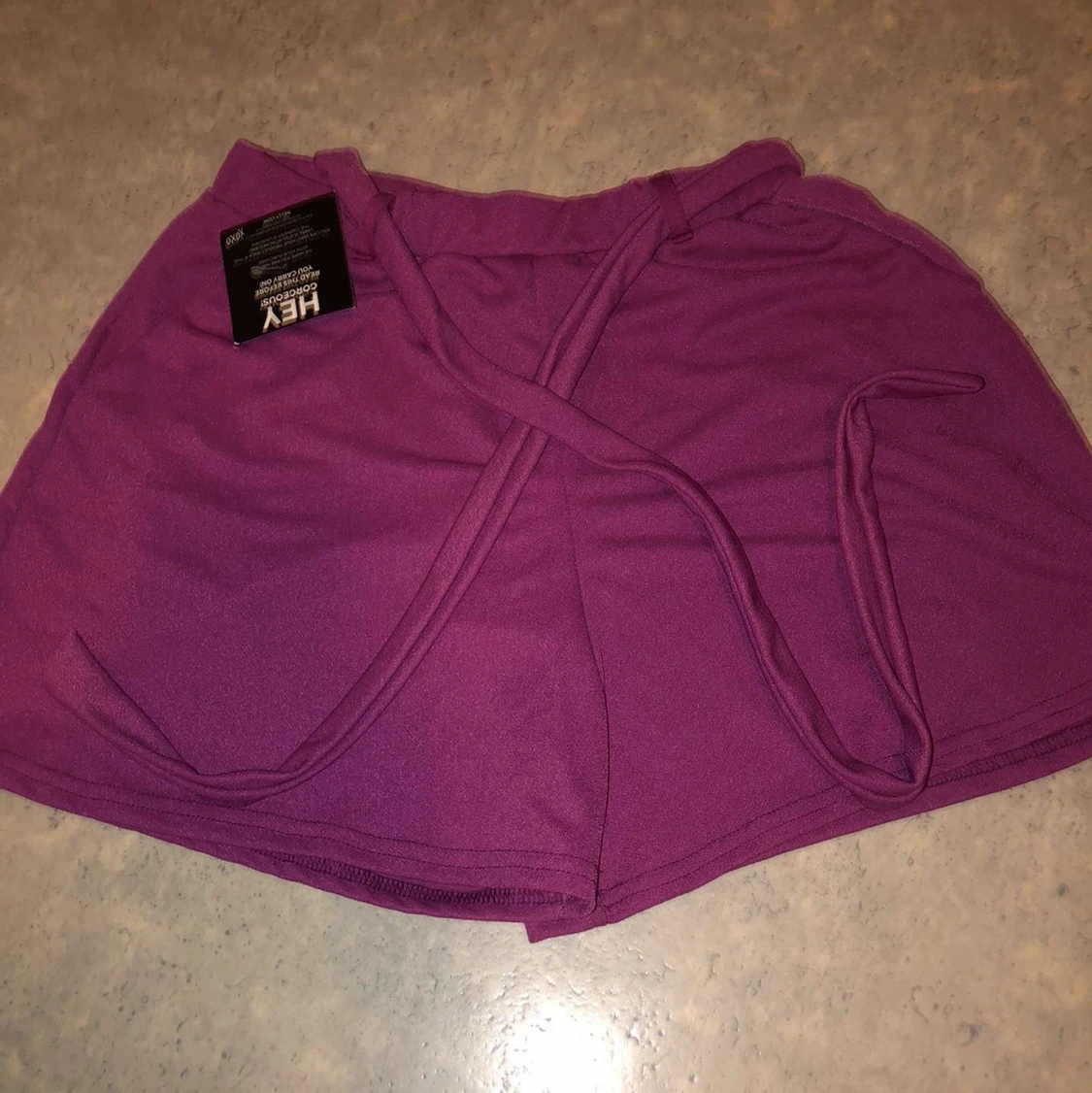 Oanvända högmidjade shorts från NLYtrend