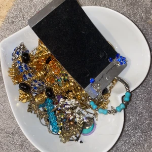 Smycken - HEJ! Säljer alla dessa olika smycken för 70kr