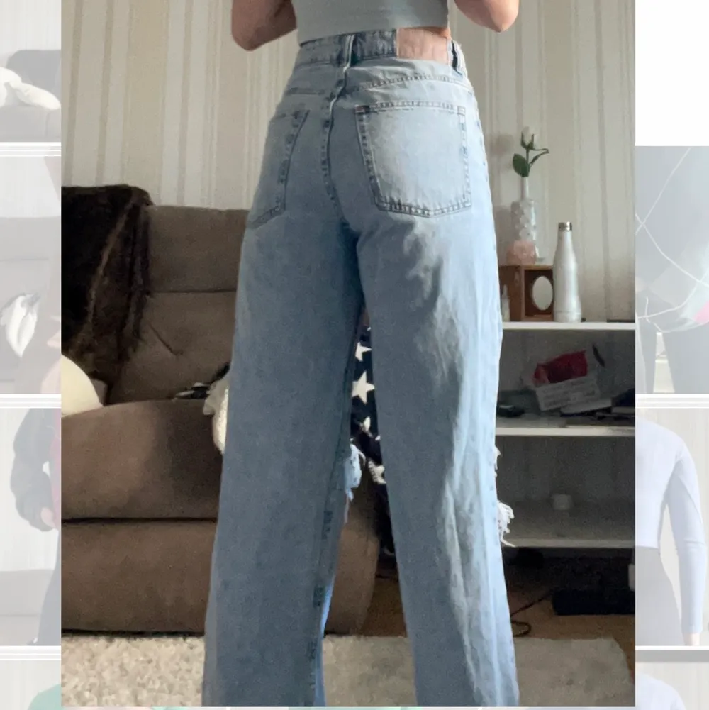 Jätte snygga loose straight jeans high waist. Köpta från H&M för 250 kr. Använda få tal gånger och Inga defekter. Stolk 36. Passar nästan helt perfekt på mig som är 163 cm.. Jeans & Byxor.