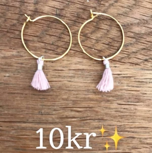 Örhängen ✨ - Hej! Detta är ett par örhängen som du kan köpa av oss ✨☺️