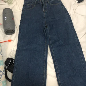 Mörk blåa jeans - Sälja eftersom den passade inte min midja ( den var för liten).