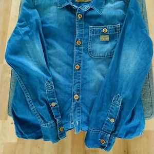 Barnskjorta - Zara Boys  - Ren och fin skjorta i mjukt jeansmaterial. 