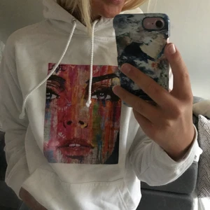 Supersnygg hoodie från palmsports  - En jättesnygg i storlek xs hoodie från uf-företaget palmsports. Köpt här från plick, aldrig använd av mig och i mycket bra skick! Säljs pågrund av att den inte används💕om det är många som är intresserade så blir det budgivning🤍