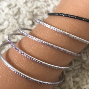 Armband - Säljer dessa jättefina armband de första är lite större och de andra mindre.💓 säljer dom för 7kr + frakt. Superduperfina