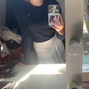 Stickad gant tröja - Säljer denna gant tröja för den inte kommer till användning. Köpte den för 1200kr. För fler bilder eller frågor är det bara att fråga mig så kan jag fixa det🥰