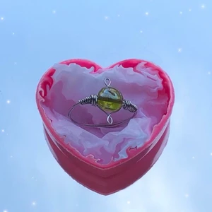 Ring - En ring med mörkgrön glaspärla🌿 säljer för 30kr + 12kr i frakt!