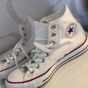 Converse All star - Lite smutsig men går att tvätta bort lätt storlek 39-40 passar bra till gymmet pris kan sänkas 