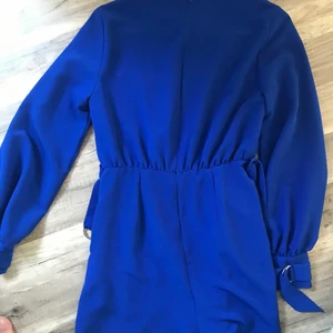 Zara jumpsuit  - Häftig blå färg  Stl XS 