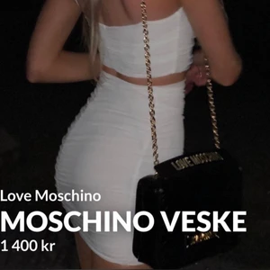 Moschino väska/veske Love Moschino  - Brand new purse from Nelly💗 new price is over 3000kr first pic is me from tise where i Also have the ad⚡️