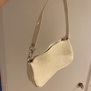 Väska - Fin vit väska, aldrig använd. Köpare står för frakt🌸
