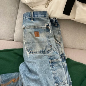 Carhartt double knee - Carhartt double knee, vintage med en fin passform. Passar 30-31 i midja. Mer mått och sånt går att lösa. Pris 650 kr plus frakt.
