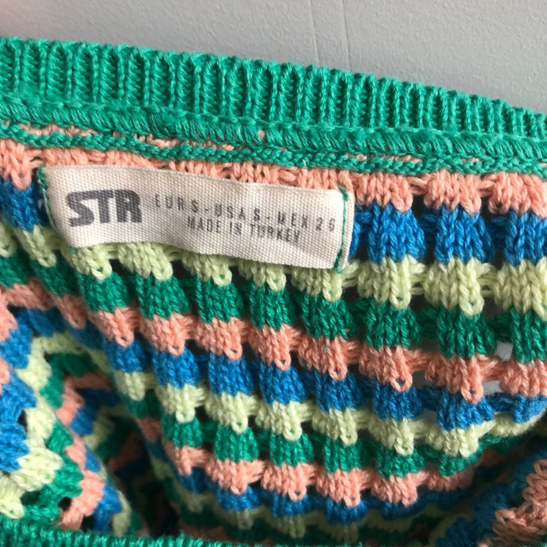 En one shoulder topp från stradivarius - 90