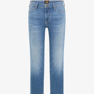 LEE JEANS LÅGMIDJADE - Lågmidjade raka Lee jeans modell Elly som är sparsamt använda, som i nyskick🥰 Nypris: ca 1000 kr vill bli av med dom därav det låga priset!
