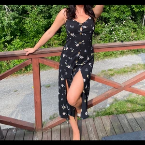 Blommig klänning - Jätte fin, lång klänning strl xs passar S 