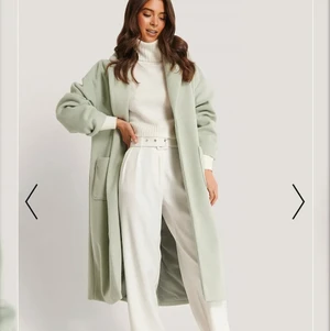 Kappa - Mintgrön oversized kappa från nakd i storlek 36. Nypris 999 kr