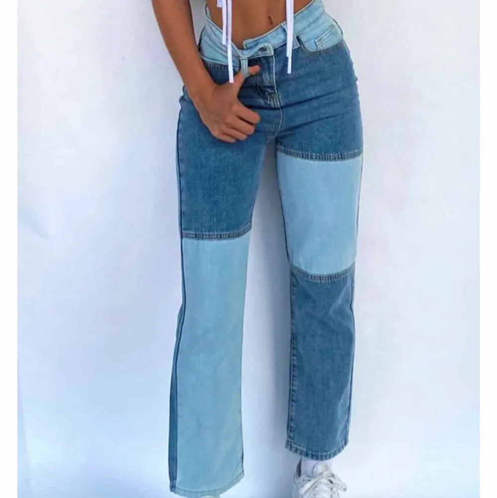 ! lånade bilder ! Multifärgade jeans från Monki🌼 Liten blek fläck på knät men det märks knappt💕. Jeans & Byxor.