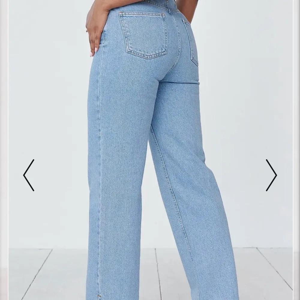 Oanvända med lapp kvar, från angelica blick kollektion, passar mig som har 38. Helt oanvända och nya. Slutsålda på deras hemsida. . Jeans & Byxor.