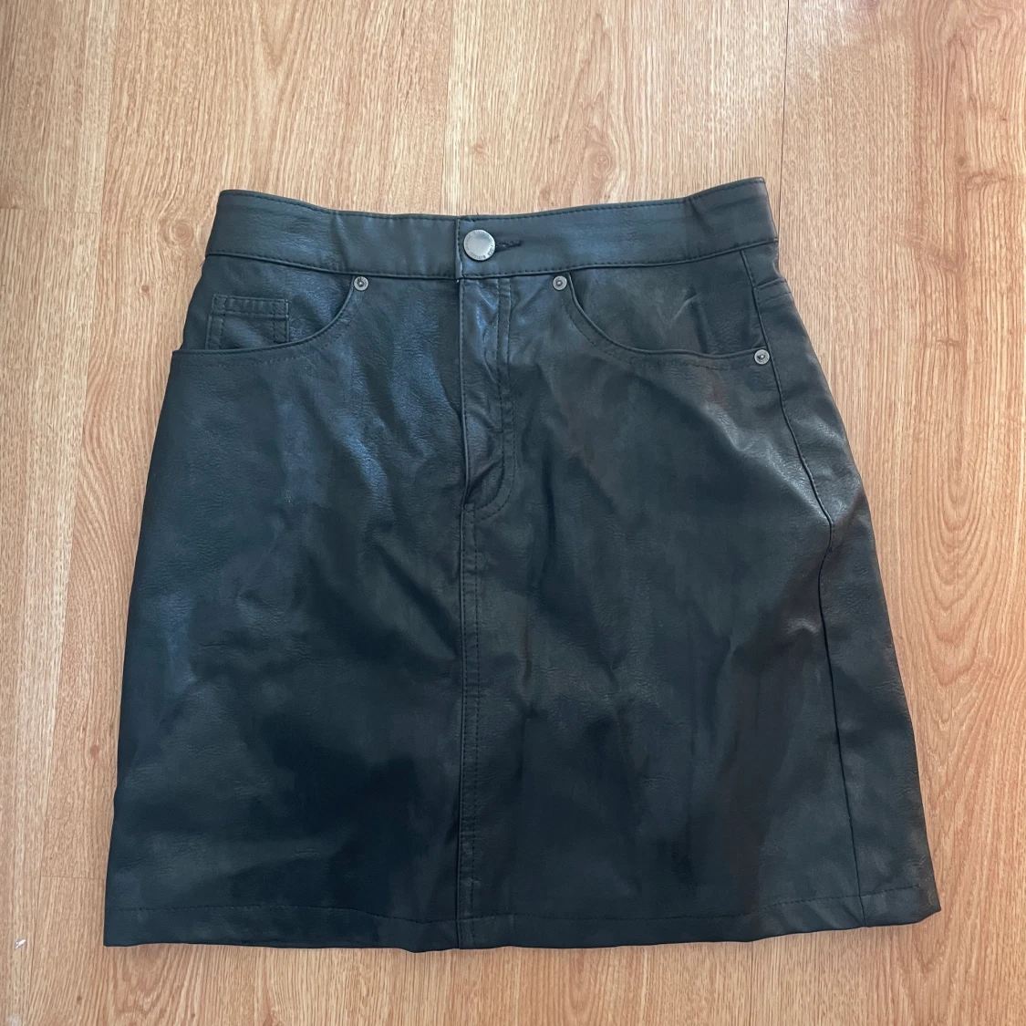 Svart läderkjol från H&M