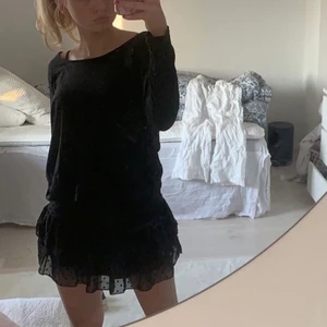 Zara kjol - Så fin Zara kjol i st Xs, tyvärr förliten för mig! Aldrig använd💗💗💗