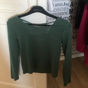 H&M  - Säljer pågrund av att det inte är min stil. Köpta för några år sedan men aldrig använt. 