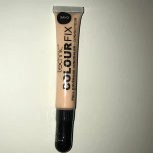 Concealer  - Ljus concealer från dollar store, oöppnad! Köparen står för frakt <3