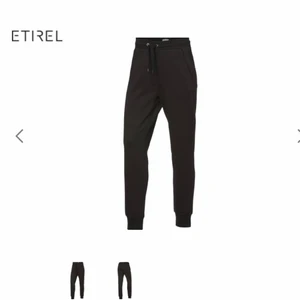 Mjukisbyxor  - Svarta vanliga mjukisbyxor, köpta på Intersport för en månad sedan med märket Etirel, endast använda en gång, tvättade. Kommer inte till användning längre. köpte för 300 kr, säljer för 200 kr. GRATIS FRAKT!! ☺️❤️