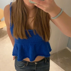 Zara topp - Så fin sommar topp från zara💖 Använd max 1 gång, därav säljer jag den!! Säljer den för 150 kr + frakt 