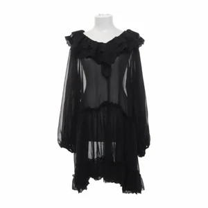 Underbar Vacker Svart Klänning - Underbar Vacker Midi Svart Klänning Med Volanger Och Spets Från Missguided.Nästan helt ny har bara använt den engång.Storlek 42.Skickar gärna om köparen betalar frakt.