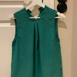 Grön topp  - Grön fin topp från only. Kan skickas om köpare står för frakt