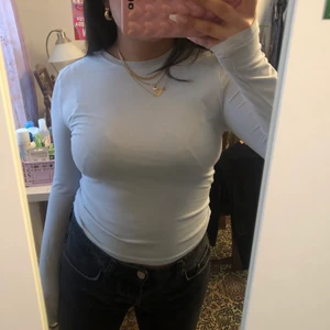 ljusblå topp - ljusblå långärmad 💙 köparen står för frakt <3