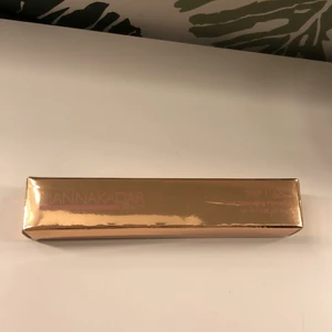 Ögonfrans primer - Hej hej! Säljer ett vitt ögonfrans primer helt oandvänt och är från Mannakadar Beauty. Har redan flera ögonfrans primers så har ingen behov av detta så just därför jag väljer att sälja den💕pris kan gå att diskutera❤️